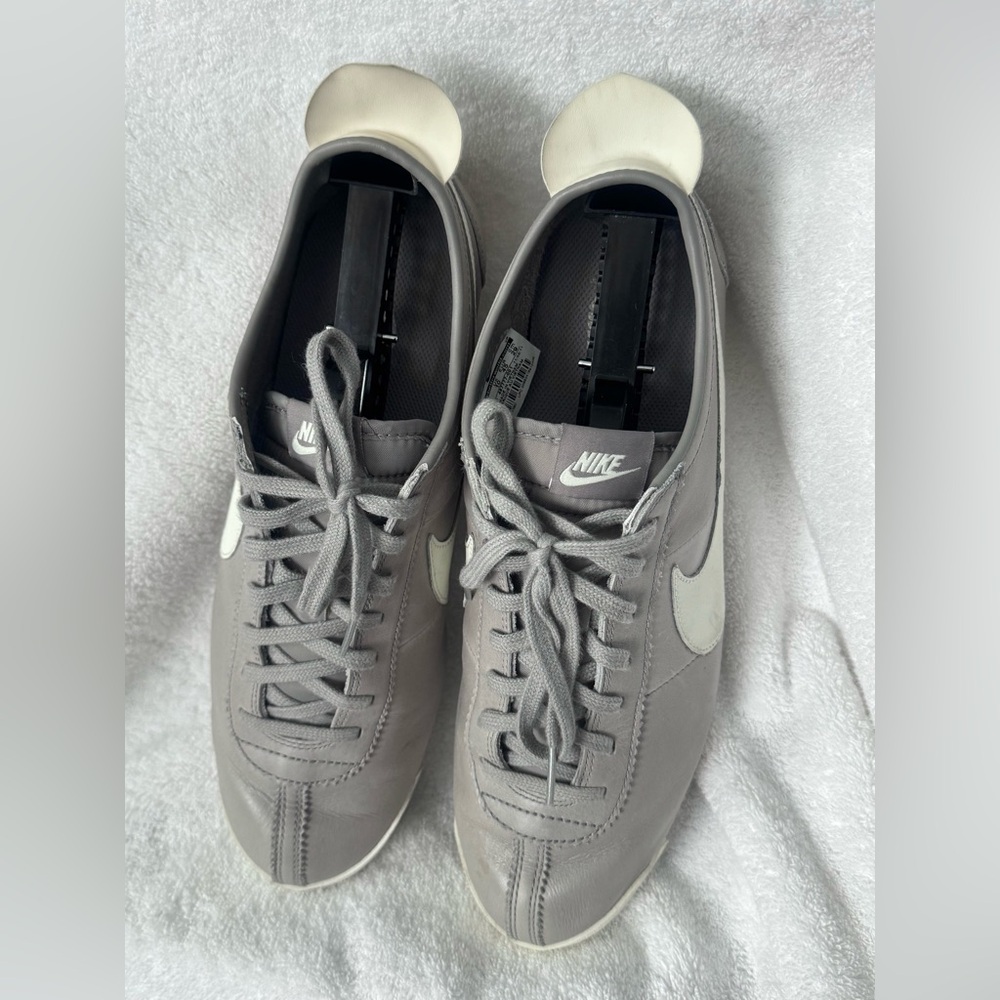 NIKE Cortez Sneakers Mens 11 Gray Leather Lace Up 487777-001